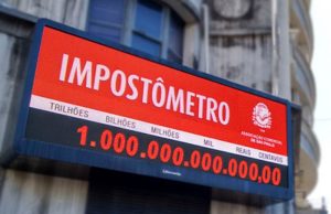 O painel do Impostômetro, em São Paulo, exibe a arrecadação de impostos no Brasil | Foto: ACSP/Divulgação