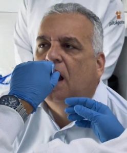 Deputado Alfredo Gaspar durante procedimento na Polícia Científica de Alagoas | Foto: Reprodução/X/AlfredoGaspar