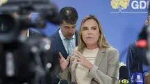 A governadora em exercício do Distrito Federal, Celina Leão, durante coletiva, fala sobre as explosões na Praça dos Três Poderes | Foto: Bruno Peres/Agência Brasil