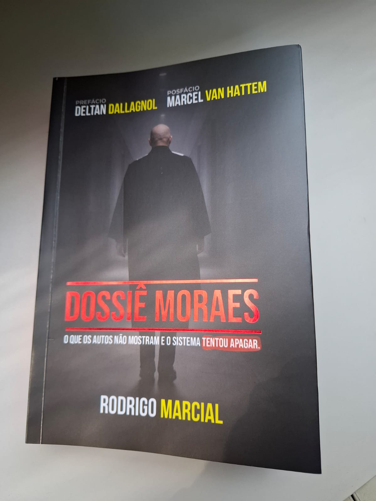 Livro <em>Dossiê Moraes: o que os autos não mostram e o sistema tentou apagar</em> | Foto: Revista <b>Oeste</b>