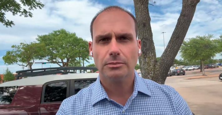Eduardo reage a expulsão de delegado da pf