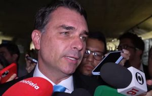 Flávio Bolsonaro diz que derrota de Messias é o fim do governo Lula