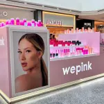 Foto de Virgínia Fonseca em loja da WePink