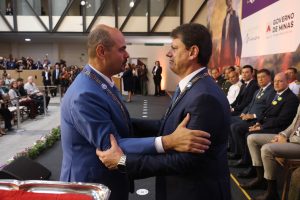 Tarcísio recebe medalha