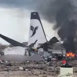 Restos de um Airbus A319 destruído em março por forças israelenses na pista do Aeroporto Teerã | Foto: Reprodução/X