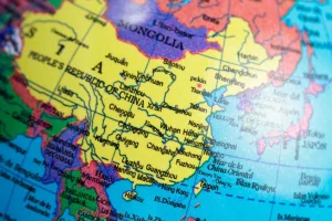 Mapa destacando a China e países da Ásia representando geopolítica global