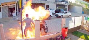 Homem ateia fogo à própria moto Espírito Santo