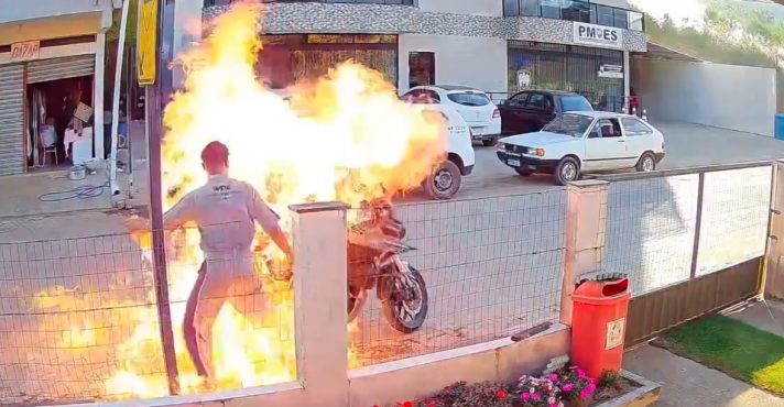 Homem ateia fogo à própria moto Espírito Santo