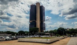 Relatório Focus indica aumento da inflação e diminuição do PIB do Brasil em 2026
