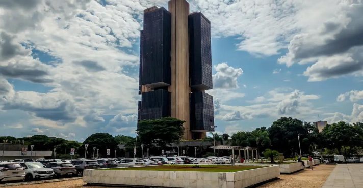 Relatório Focus indica aumento da inflação e diminuição do PIB do Brasil em 2026