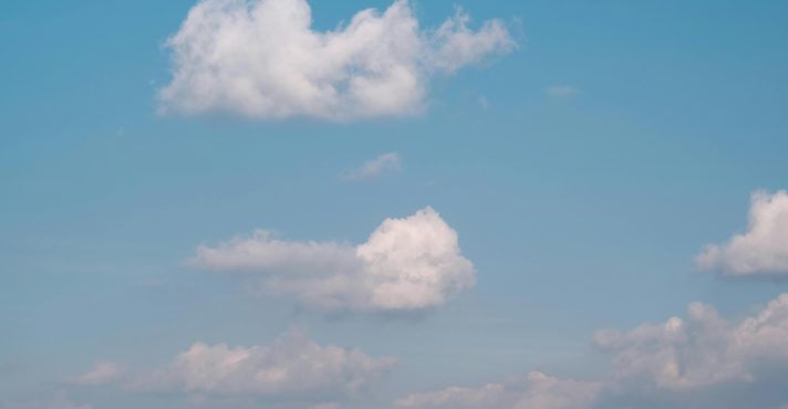 No Centro-Oeste, Sudeste e Sul, o tempo apresenta predomínio de sol e poucas nuvens durante o dia e à noite | Foto: Harman Kardon/ Pexels