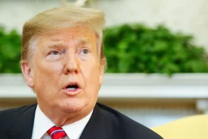 Donald Trump falando durante entrevista ou pronunciamento oficial sobre política internacional