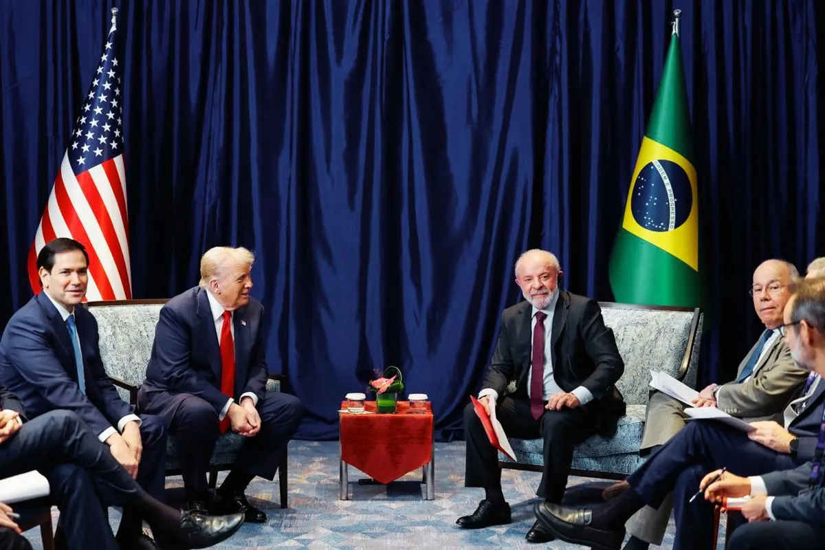 Líderes do Brasil e Estados Unidos reunidos em encontro diplomático bilateral com bandeiras oficiais