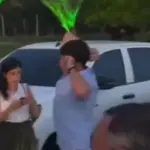 João Campos é flagrado retirando cordão de ouro antes de evento | Foto: X/Reprodução