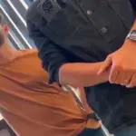 Imagem mostra agentes interrogando morador em Presidente Prudente | Foto: Reprodução/YouTube