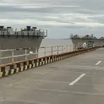 Navio com 800 t de equipamentos vem da China para obra de ponte em Salvador