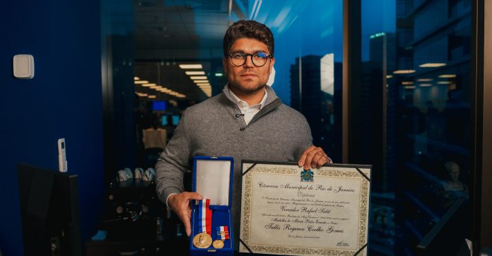 Tallis Gomes recebe medalha em solenidade na Câmara do Rio