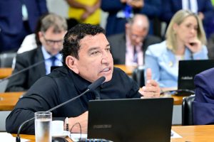 Magno Malta registra boletim de ocorrência contra técnica de enfermagem