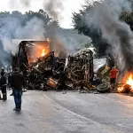 Acidente entre ônibus e carreta causa incêndio e deixa mortos em MG