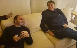 Carlos e Jair Bolsonaro