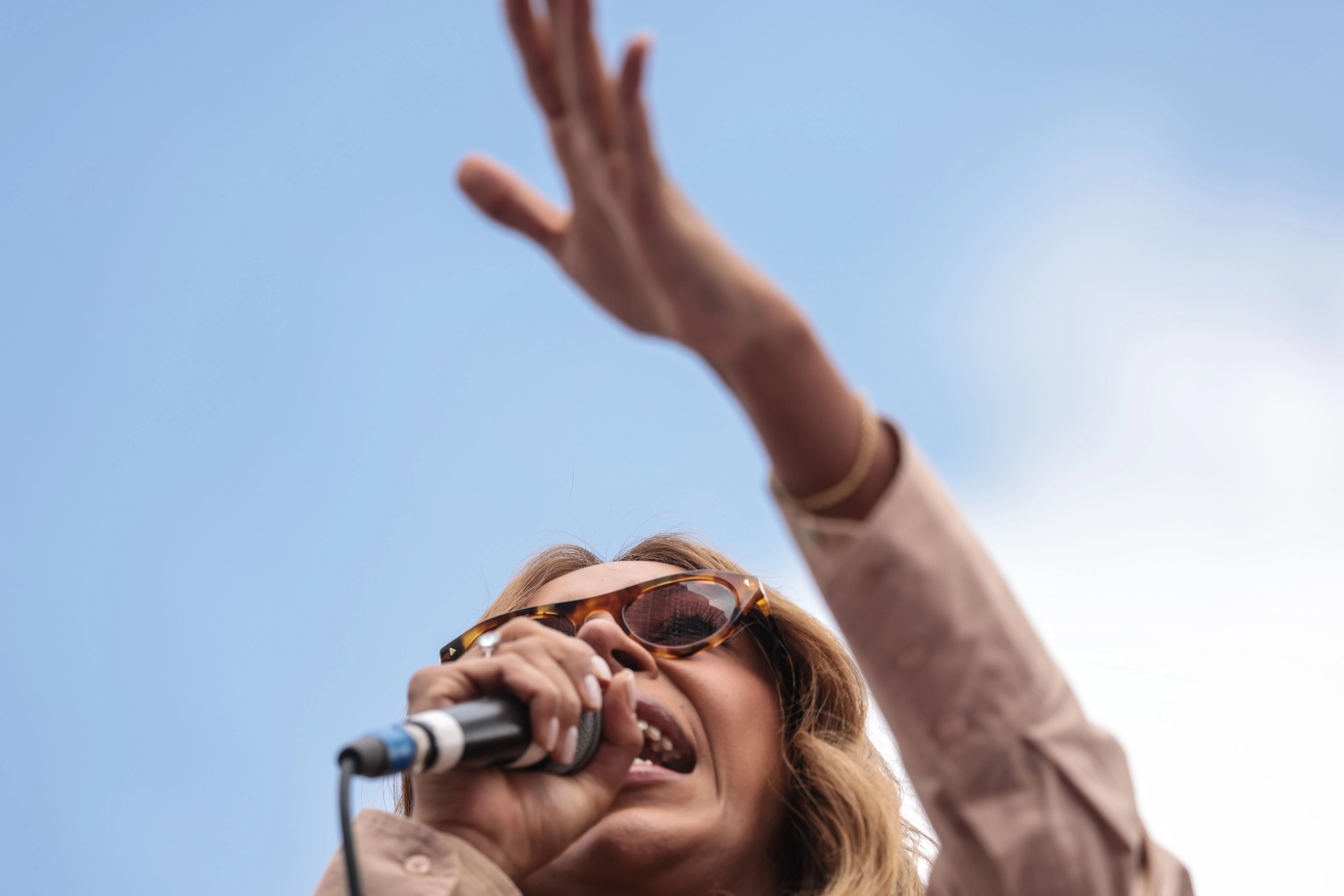 A deputada Erika Hilton participa de ato unificado do Dia do Trabalhador, promovido na Praça Franklin Roosevelt, na região central de São Paulo - 1/5/2026 | Foto: Werther Santana/Estadão Conteúdo