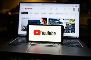 YouTube IA
