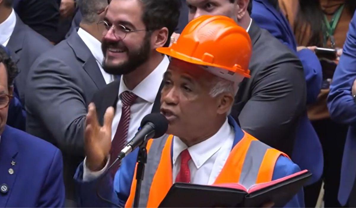 Deputado defende PEC do fim da escala 6×1 para trabalhador ‘fazer sexo em paz’