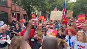 Manifestantes pedem destituição do prefeito de Nova York (1)