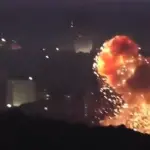 Momento em que míssil russo atinge o solo da Ucrânia