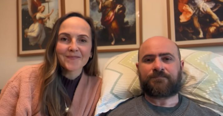 O palestrante e influenciador Tiba Camargos e sua mulher Andréa Camargos: casal deve encerrar homeschooling dos filhos