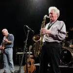 Saxofonista da banda Pink Floyd, Dick Parry morreu aos 83 anos | Foto: Reprodução/X/@davidgilmour