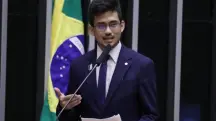 O deputado federal Kim Kataguiri (União/SP): um dos poucos a discursar | Foto: Bruno Spada/Câmara dos Deputados