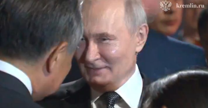 Kremlin divulga imagens da chegada de Putin ao território chinês | Foto: Reprodução/X/mfa_russia