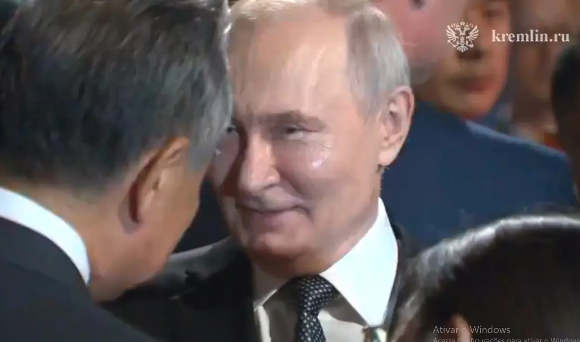 Kremlin divulga imagens da chegada de Putin ao território chinês | Foto: Reprodução/X/mfa_russia