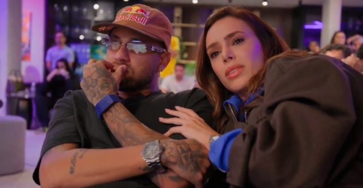 Neymar, ao lado da mulher, Bruna Biancardi: impressão de novas figurinhas | Foto: Reprodução/X