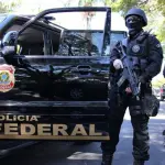 Agentes da Polícia Federal (PF), em alusão à nota sobre a prisão do primo de Daniel Vorcaro, ex-banqueiro do Banco Master