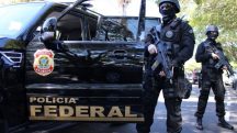 Agentes da Polícia Federal (PF), em alusão à nota sobre a prisão do primo de Daniel Vorcaro, ex-banqueiro do Banco Master