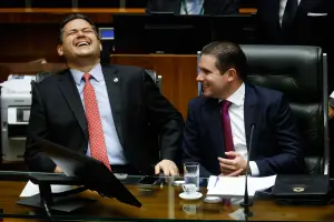 O presidente do Senado, Davi Alcolumbre, à esquerda do leitor; e o presidente da Câmara, Hugo Motta, à direita - 6/5/2026 | Foto: Wilton Junior/Estadão Conteúdo