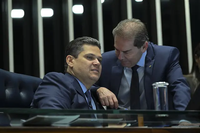 Alcolumbre e Paulinho da Força, durante sessão conjunta no Congresso - 30/04/2026 | Foto: Carlos Moura/Agência Senado