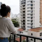 Dados do Serasa mostram que o Brasil ultrapassou 80 milhões de inadimplentes em 2026 | Foto: Divulgação/Oeste | Imagem criada com o auxílio de inteligência artificial