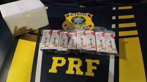Polícia Federal mostra lote de medicamentos apreendido por suspeito de falsificação | Foto: Divulgação/PRF