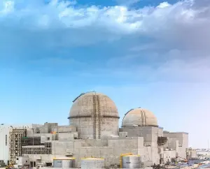 Ataque com drone provoca incêndio em usina nuclear nos Emirados Árabes