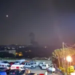 Fumaça sobe ao fundo depois de bombardeios israelenses no sul do Líbano | Foto: NNA/Divulgação