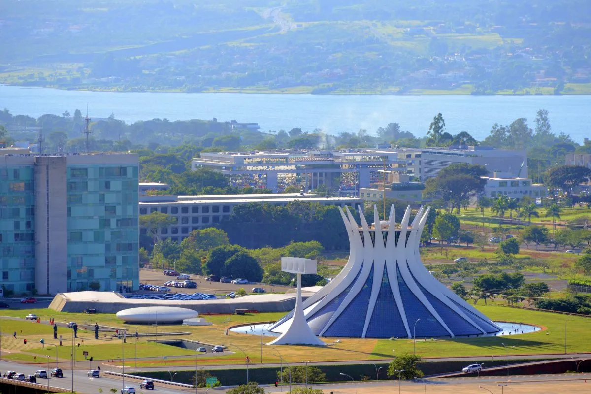 Vista de Brasília associada à gestão da dívida pública e às decisões econômicas do governo federal