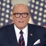 Rudy Giuliani segue hospitalizado