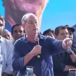 Ciro explica confusão com gesto de eleitor