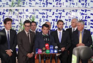 Deputado Luizinho afirma que proposta prevê a adoção da escala 5x2 e abre espaço para futuras discussões sobre exceções em alguns setores | Foto: União Brasil