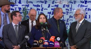 coletiva oposição