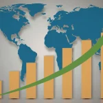 Gráfico de crescimento econômico global com barras ascendentes e mapa-múndi ao fundo em contexto de investimentos