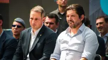 O deputado federal Guilherme Derrite (PP), à esquerda do leitor, e o deputado estadual André do Prado (PL), à direita, em cerimônia de inauguração da Linha 17-Ouro do monotrilho de São Paulo - 31/3/2026 | Foto: Angélica Alves/FotoArena/Estadão Conteúdo